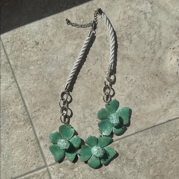Sea blue & green matching necklace and bracelet set. - Picture 4 of 10